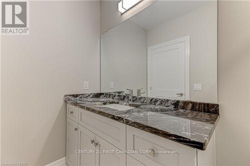 811 - 480 Callaway Road, London North (North R), ON - Indoor Photo Showing Bathroom