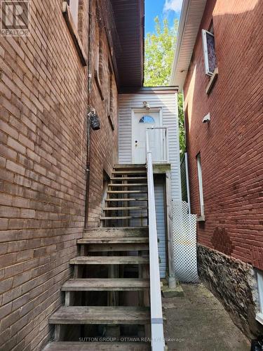 Side entrance to upstairs unit - 139 Eccles Street, Ottawa, ON -  With Exterior