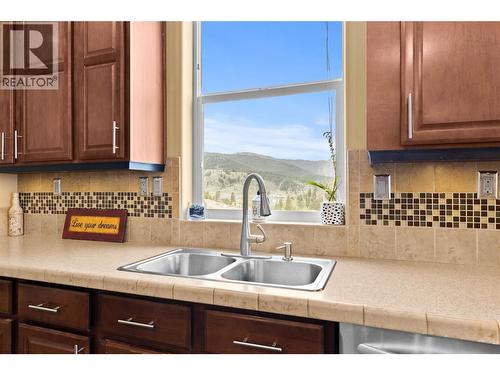 7629 Barnhartvale Road, Kamloops, BC - Indoor Photo Showing Kitchen With Double Sink