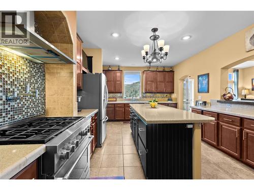 7629 Barnhartvale Road, Kamloops, BC - Indoor Photo Showing Kitchen With Upgraded Kitchen