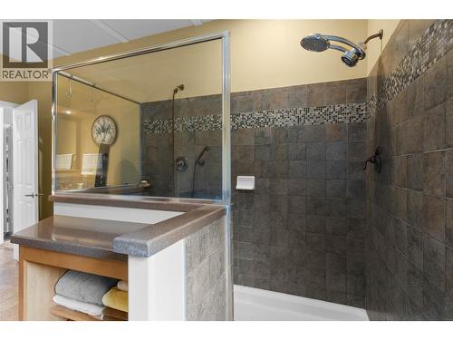 7629 Barnhartvale Road, Kamloops, BC - Indoor Photo Showing Bathroom