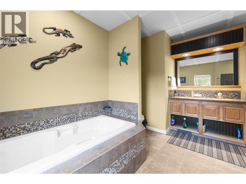 7629 Barnhartvale Road, Kamloops, BC - Indoor Photo Showing Bathroom