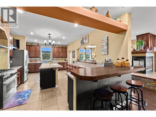 7629 Barnhartvale Road, Kamloops, BC - Indoor Photo Showing Kitchen With Upgraded Kitchen