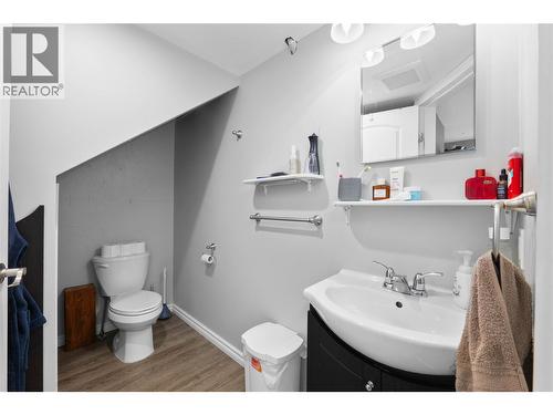 7629 Barnhartvale Road, Kamloops, BC - Indoor Photo Showing Bathroom