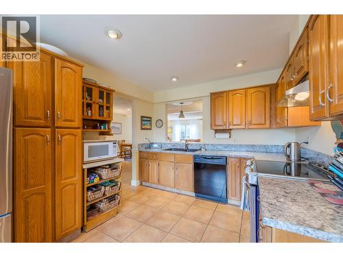 144 Sumac Ridge Drive Unit# 14, Summerland, BC - Indoor Photo Showing Kitchen