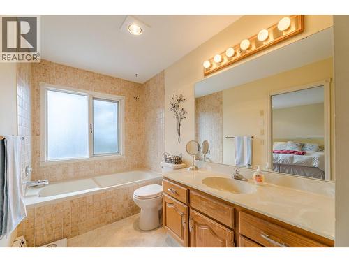 144 Sumac Ridge Drive Unit# 14, Summerland, BC - Indoor Photo Showing Bathroom