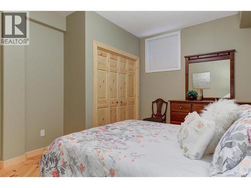 7172 Brent Road, Peachland, BC - Indoor Photo Showing Bedroom