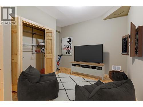 Den/games room with closet - 7172 Brent Road, Peachland, BC - Indoor