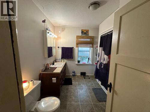 609 Second Street, Nelson, BC - Indoor Photo Showing Bathroom