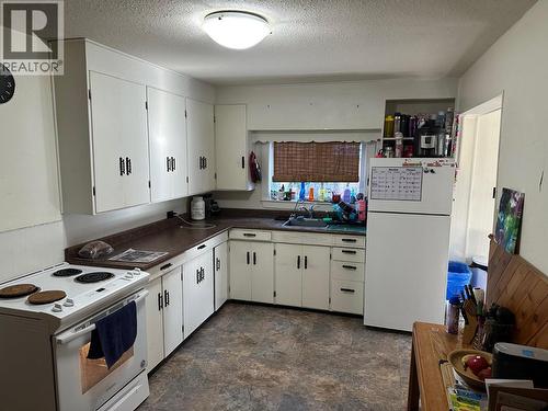 609 Second Street, Nelson, BC - Indoor Photo Showing Kitchen