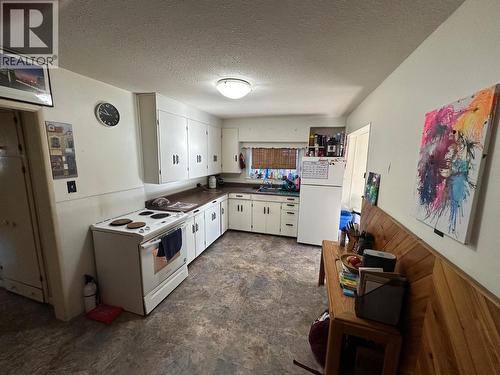609 Second Street, Nelson, BC - Indoor Photo Showing Kitchen