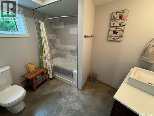Lakefront Round House, Northern Admin District, SK - Indoor Photo Showing Bathroom