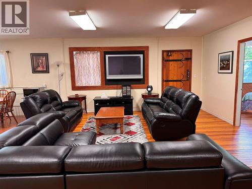 9&11 Kingsley Road, Christina Lake, BC - Indoor Photo Showing Living Room