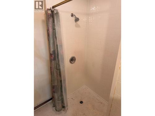 9&11 Kingsley Road, Christina Lake, BC - Indoor Photo Showing Bathroom