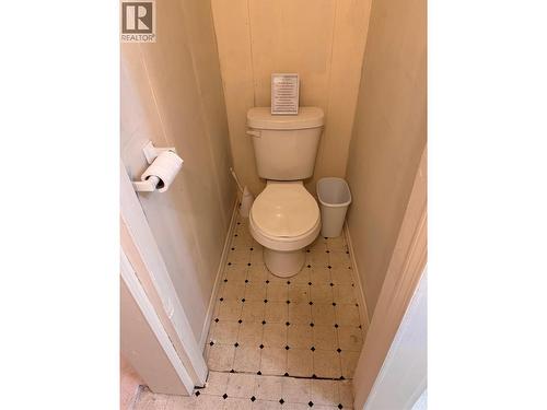 9&11 Kingsley Road, Christina Lake, BC - Indoor Photo Showing Bathroom