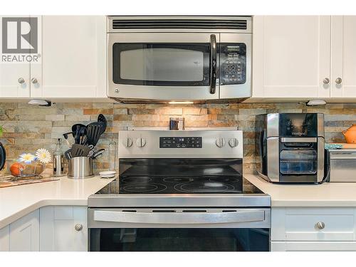 1205 Irene Road, Kelowna, BC - Indoor Photo Showing Kitchen
