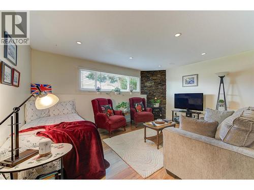 1205 Irene Road, Kelowna, BC - Indoor