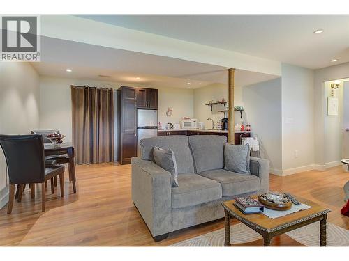 1205 Irene Road, Kelowna, BC - Indoor Photo Showing Living Room