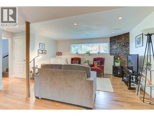 1205 Irene Road, Kelowna, BC - Indoor Photo Showing Living Room