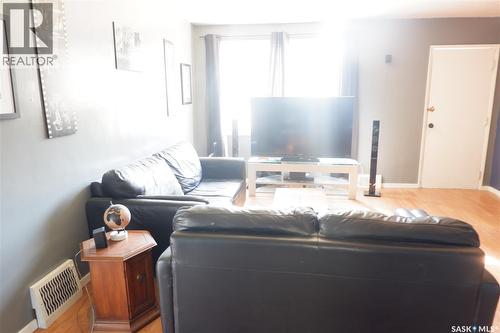 305 1St Street E, Mossbank, SK - Indoor