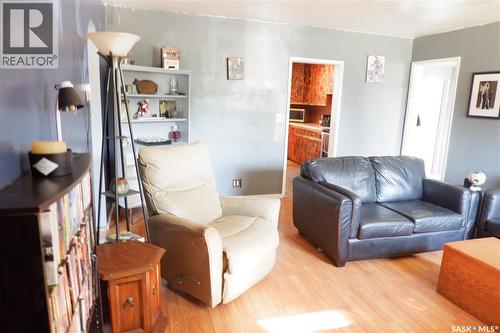 305 1St Street E, Mossbank, SK - Indoor Photo Showing Living Room