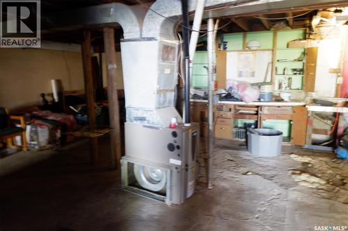 305 1St Street E, Mossbank, SK - Indoor Photo Showing Basement