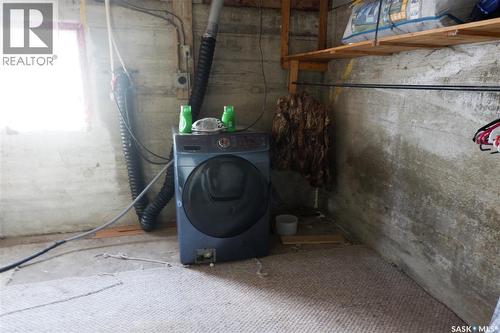 305 1St Street E, Mossbank, SK - Indoor Photo Showing Laundry Room