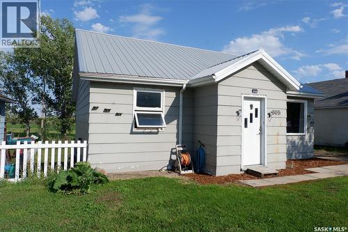 305 1St Street E, Mossbank, SK - Outdoor
