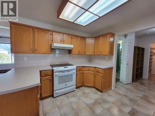 604 11Th Avenue, Keremeos, BC - Indoor Photo Showing Kitchen