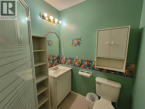 604 11Th Avenue, Keremeos, BC - Indoor Photo Showing Bathroom