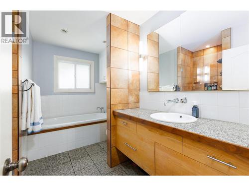 1215 12Th Street S, Cranbrook, BC - Indoor Photo Showing Bathroom