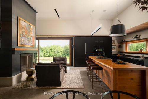 5211 Tenth Line, Erin, ON - Indoor Photo Showing Other Room