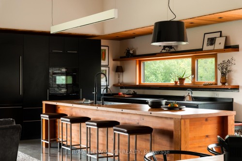 5211 Tenth Line, Erin, ON - Indoor Photo Showing Kitchen