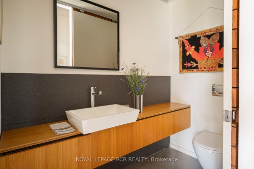 5211 Tenth Line, Erin, ON - Indoor Photo Showing Bathroom