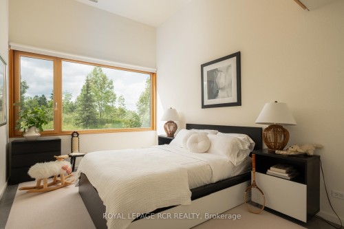 5211 Tenth Line, Erin, ON - Indoor Photo Showing Bedroom