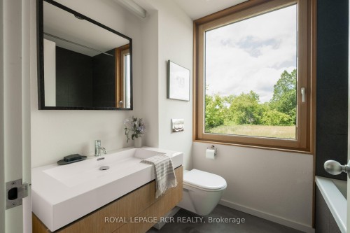 5211 Tenth Line, Erin, ON - Indoor Photo Showing Bathroom