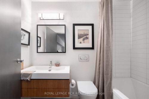 5211 Tenth Line, Erin, ON - Indoor Photo Showing Bathroom