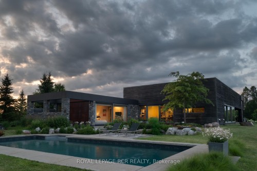5211 Tenth Line, Erin, ON - Outdoor With In Ground Pool