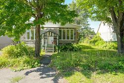 808 4e Avenue  Laval (Fabreville), QC H7R 4K3