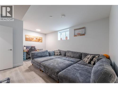 253 Norton Street Unit# 109, Penticton, BC - Indoor Photo Showing Living Room