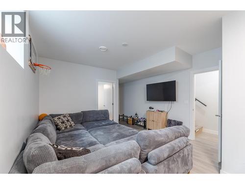 253 Norton Street Unit# 109, Penticton, BC - Indoor Photo Showing Living Room