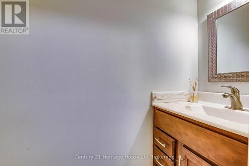 6 - 395 Springbank Avenue N, Woodstock (Woodstock - North), ON - Indoor Photo Showing Bathroom