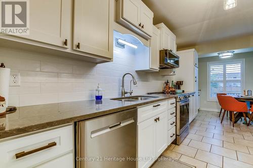 6 - 395 Springbank Avenue N, Woodstock (Woodstock - North), ON - Indoor Photo Showing Kitchen With Double Sink