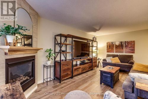 6 - 395 Springbank Avenue N, Woodstock (Woodstock - North), ON - Indoor Photo Showing Living Room With Fireplace