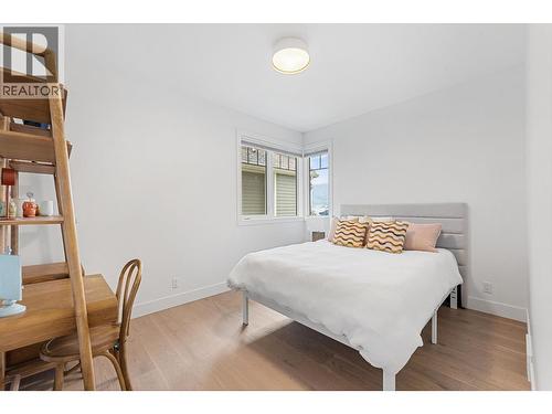 15419 Lakeshore Drive N Unit# 10, Summerland, BC - Indoor Photo Showing Bedroom