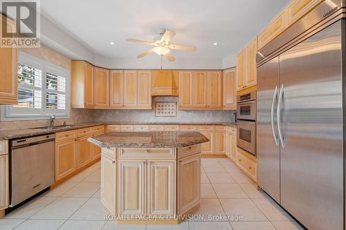 2153 Manor Hill Drive, Mississauga, ON - Indoor Photo Showing Kitchen With Stainless Steel Kitchen