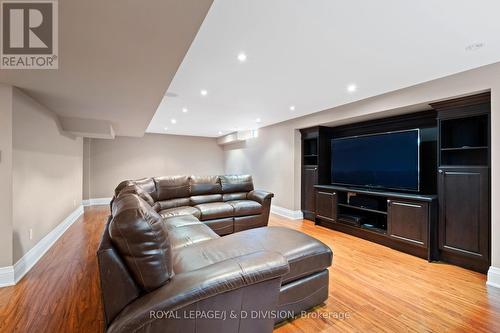 2153 Manor Hill Drive, Mississauga, ON - Indoor Photo Showing Living Room