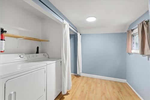 694 Valour Road, Winnipeg, MB - Indoor Photo Showing Laundry Room