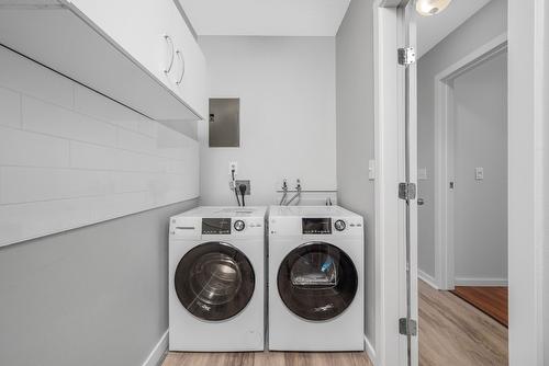 49-3800 40 Avenue, Vernon, BC - Indoor Photo Showing Laundry Room