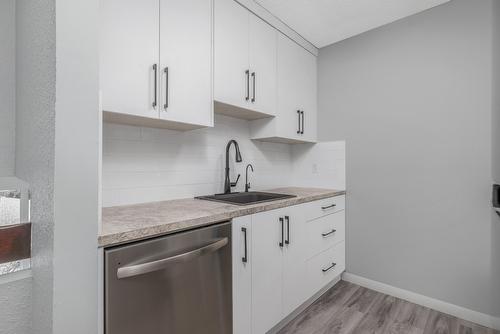 49-3800 40 Avenue, Vernon, BC - Indoor Photo Showing Kitchen